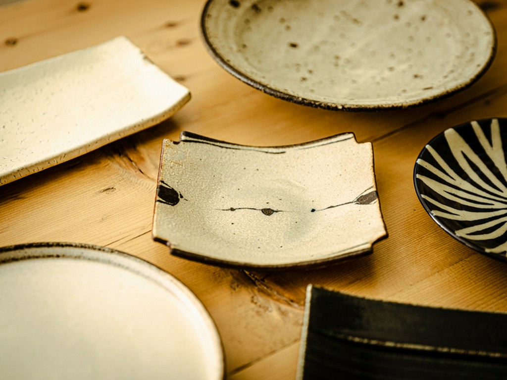 名脇役となる器も上質なものを選ぶこだわりが