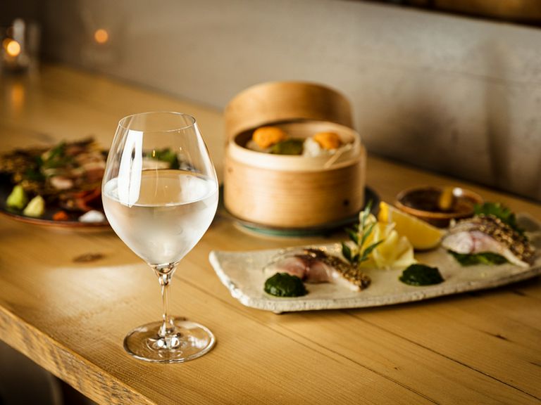 焼酎をワイングラスで提供