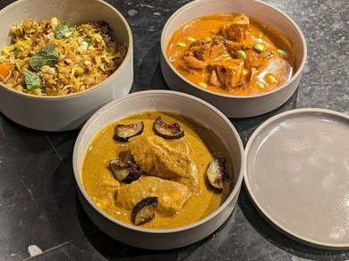 SLT特製ビリヤニ＆インディアンカレーのセット　TGR Special Biryani & 2 Curry Set