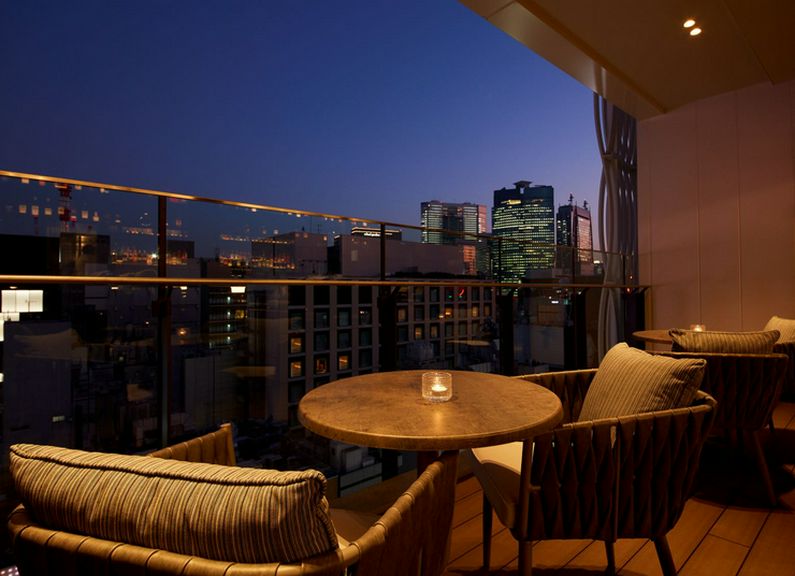 グレイルームテラス席