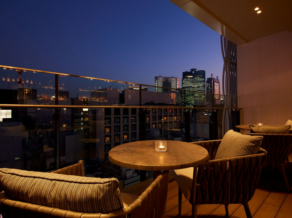 グレイルームテラス席