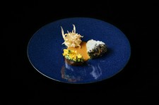 シグネチャーメニューのビリヤニや、メインの「野菜のロースト」で構成された全9品のディナーコース。