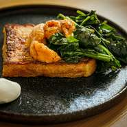 ウニを混ぜ入れた塩味の大人のフレンチトースト。パンは、アパレイユがよく染み込むよう自家製ブリオッシュを使用。さっと炒めたほうれん草とマスカルポーネ、ウニも乗せています。	2人前のお値段。
		