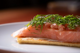 週末の贅沢。冷温前菜とWメインを愉しむ、土日限定5皿。