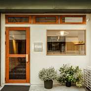 地元の人たちが気軽に通えるようなお店をつくりたいと思っていました。そんな思いもあり、出店するなら下町と決めていました。アラカルト中心なので、ワインバー感覚でフラっと立ち寄っていただけたら嬉しいです。