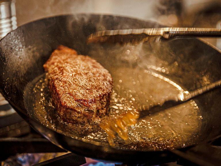 メインは人気の「近江牛」をシンプルにローストで				
