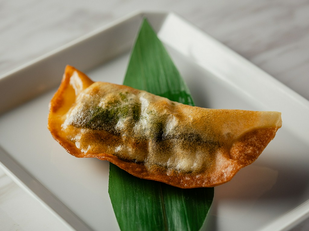 大分県日田市の大ぶりの鮎を使った季節の味 『鮎の春巻』