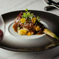 フレンチの一皿のような『真菰の天草黒毛和牛煎り焼きブラックペッパーソース』