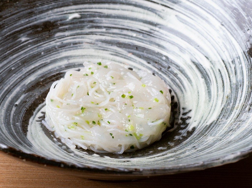 シンプルに見えて実は手が込んでいる『白エビのビーフン』