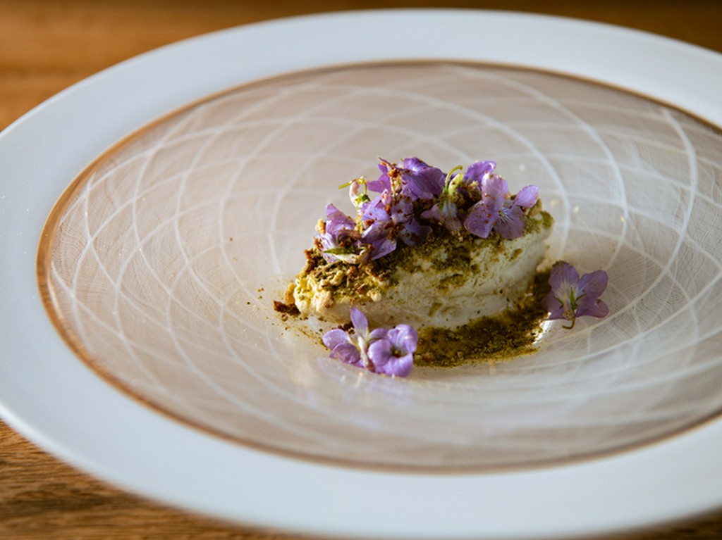 ミルキーな口当たりのなかに、山菜が香る『ふきのとうのムース』