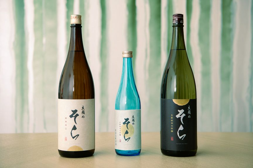 こだわりの無農薬米を使用したオリジナル日本酒『立飛のそら』