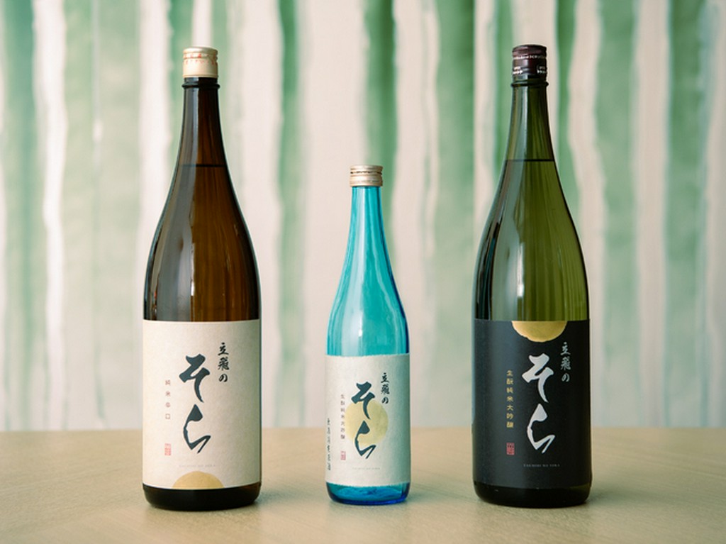 こだわりの無農薬米を使用したオリジナル日本酒『立飛のそら』