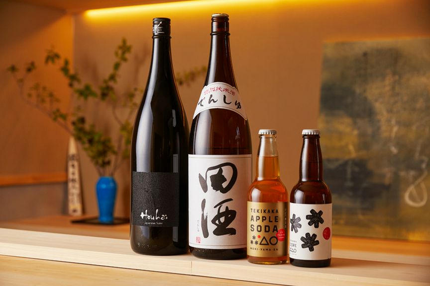 青森の地酒を中心に、リンゴのスパークリングやクラフトビールも