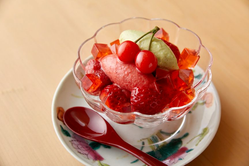 季節の果物を使ったパフェで最後まで楽しく