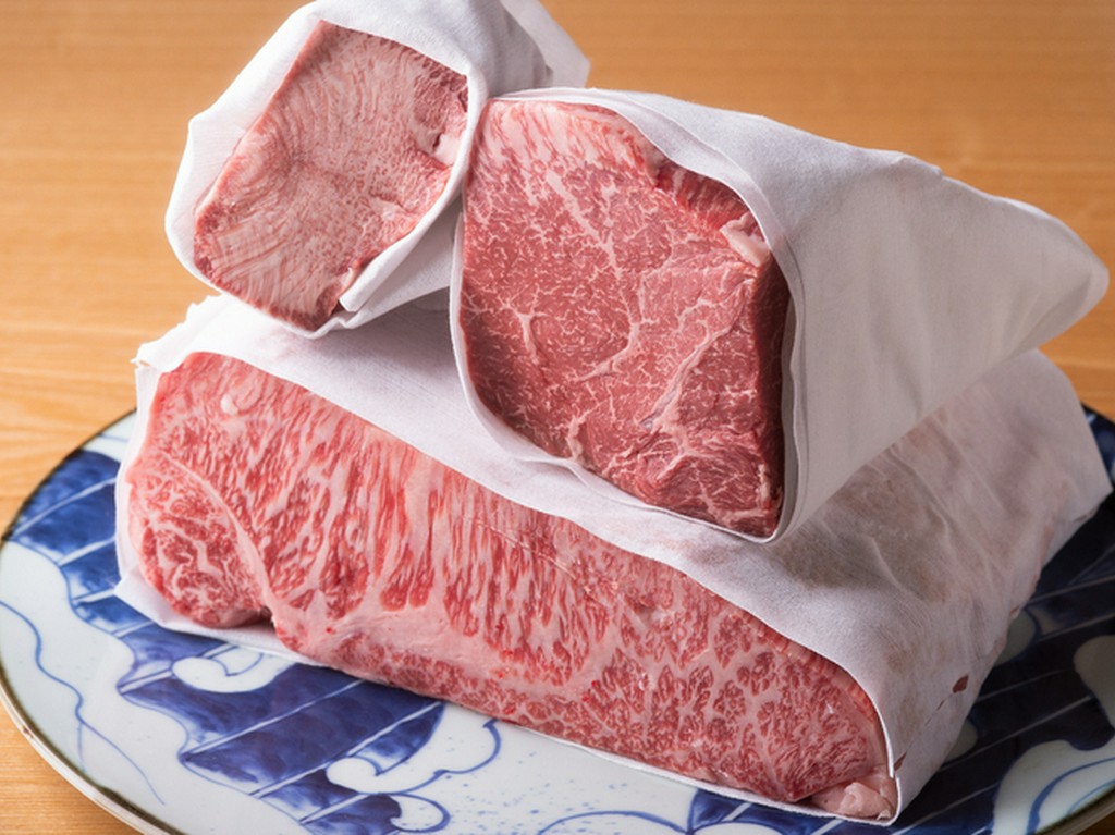 生から、ステーキ、ごはんまで多種多様な黒毛和牛の世界				