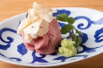 【岡田前】のスペシャリティ『タン刺し』