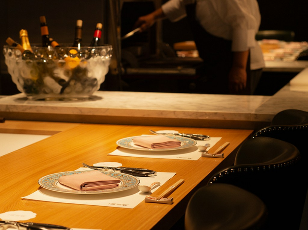 寿司屋のように肉を割烹スタイルで楽しんで	