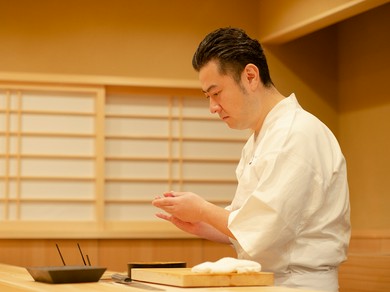 手間を惜しまず、仕事を施した正統派の江戸前鮨