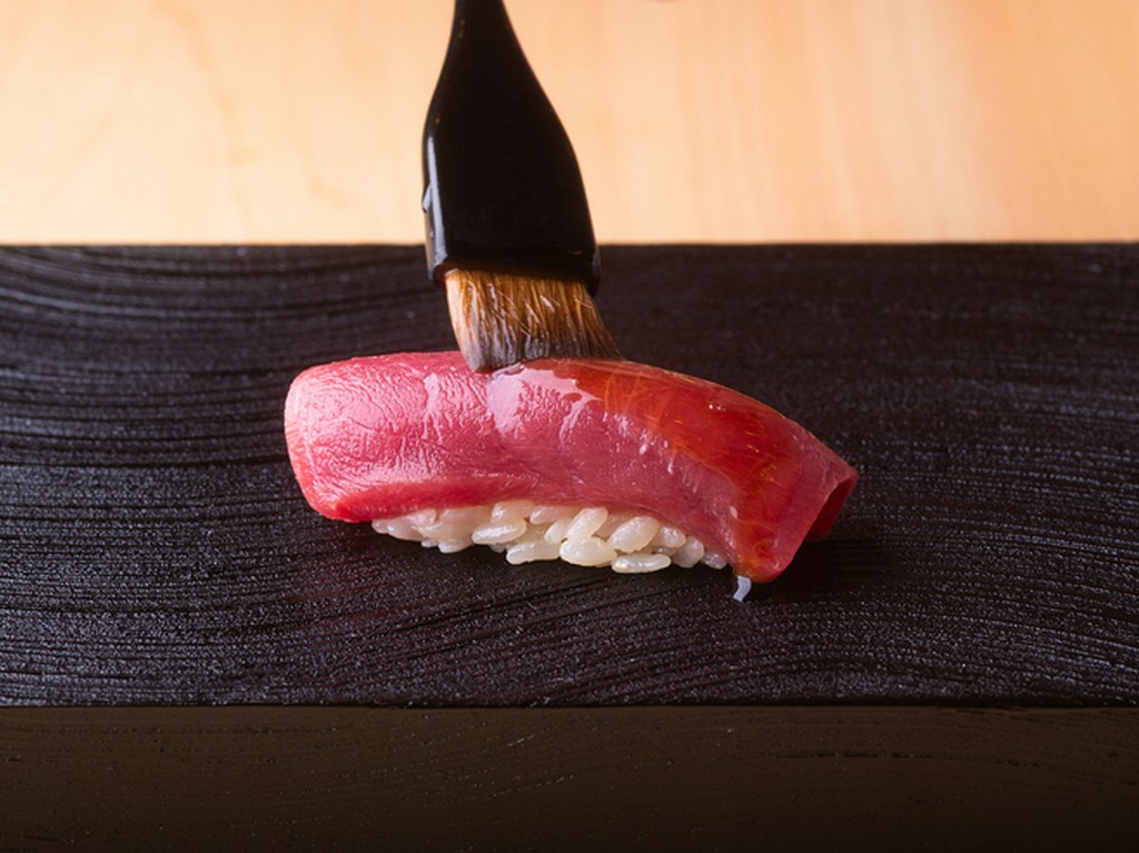 しっかりと熟成させ、旨みを最大限に引き出した本まぐろ。『まぐろ』