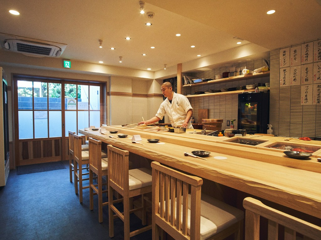 高級感と陽気さのバランスの良さと明朗会計で若者も通いやすい