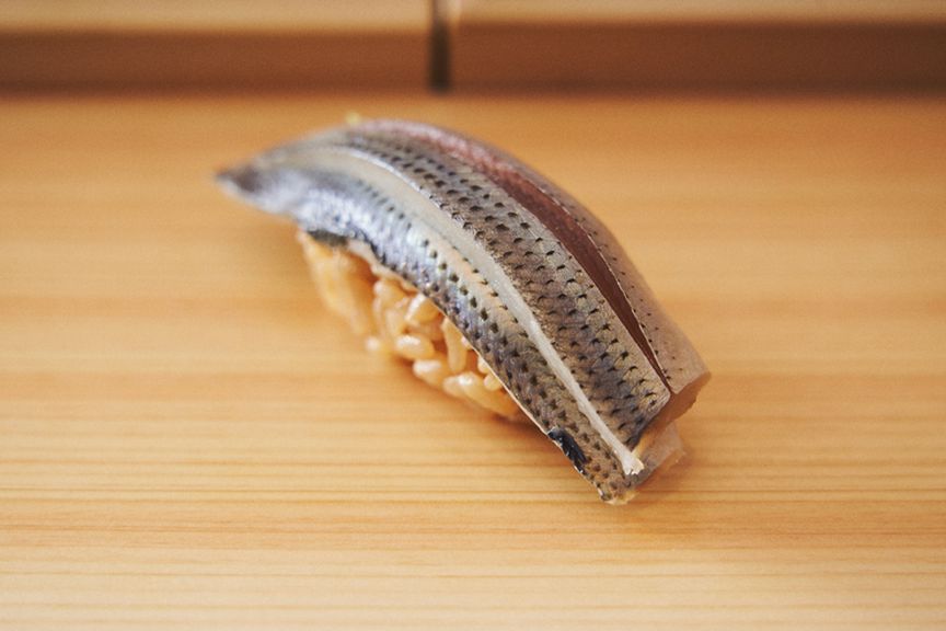 肉の厚みに合わせて締め加減を変える『小肌』