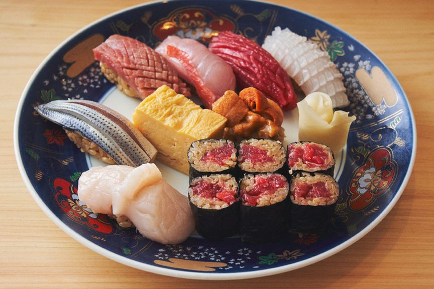 『あおい 握り八貫 細巻き』その日のオススメと人気のネタを盛り込んだお得なセット