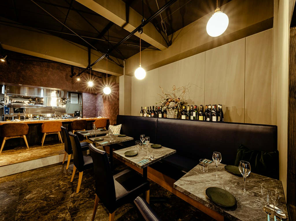 テーブル席は「ビストロ」。クオリティの高い料理をカジュアルに