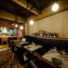 テーブル席は「ビストロ」。クオリティの高い料理をカジュアルに