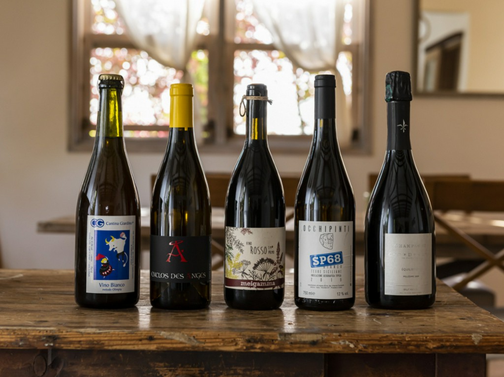 イタリア産フランス産、国産を中心に揃う300種類のワイン