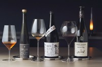 季節の食材のおまかせコースに合わせて10種類以上のワインと日本酒でペアリングご用意しております。