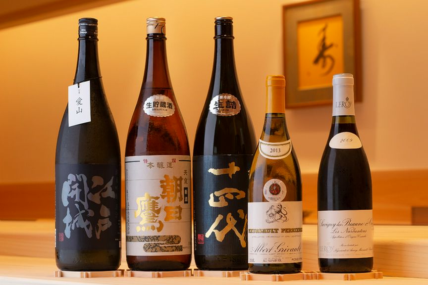 レアな日本酒から銘醸ワインまで多種そろうラインナップ				