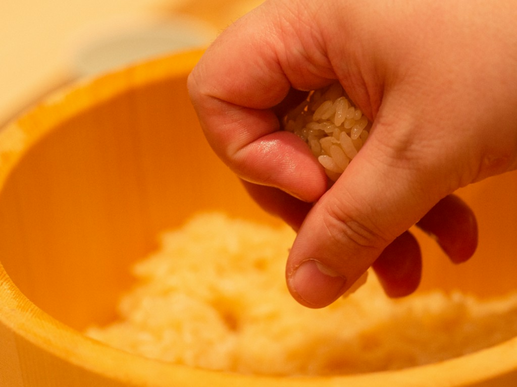 偶然みつけたアツアツの酢飯とネタのコンビネーション	