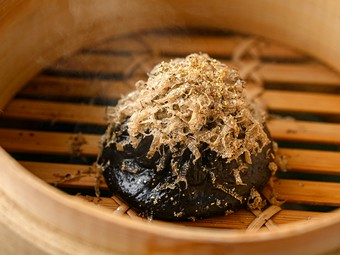 優雅な香り広がる定番『トリュフ風味の小籠包』
