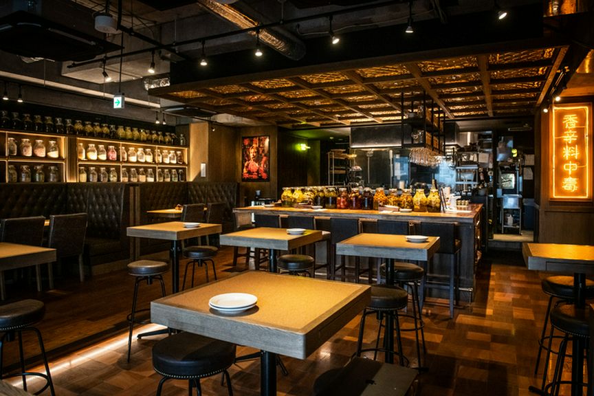 スパイス料理を引き立てる屋台街チッックなディープな店内