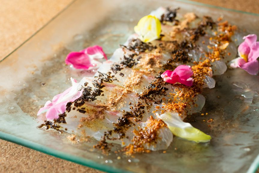 和の創作スパイスが決め手の旨み爆弾『鮮魚の旨味カルパッチョ』
