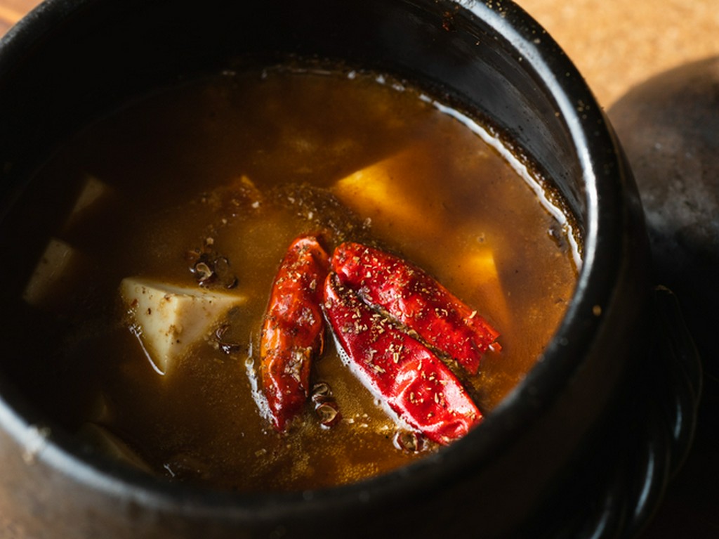 痺れ重視の本格派・麻婆豆腐は辛さの調節も可能！『土鍋麻婆豆腐』