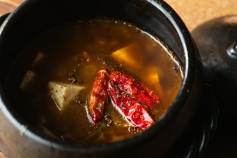 痺れ重視の本格派・麻婆豆腐は辛さの調節も可能！『土鍋麻婆豆腐』