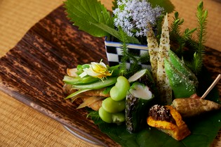今この季節だけの里山の風景を感じる『八寸』