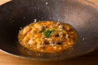 有機や無農薬野菜をじっくり煮込み、旨味と甘味を凝縮させた『ミネストローネ』