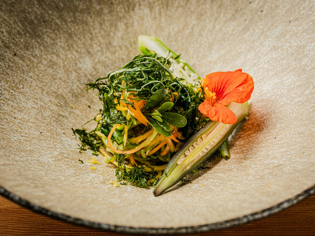 コースの一例『ヌードルサラダ』