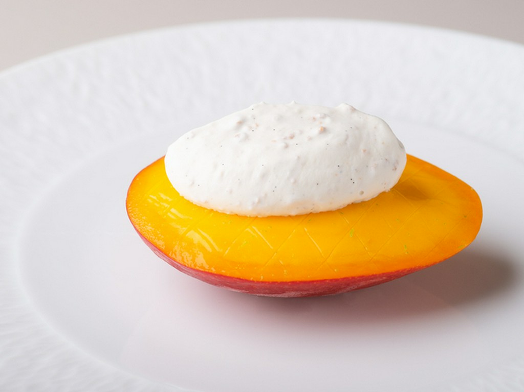 シンプルに果物のおいしさを楽しむ『宮崎県産マンゴー　ショートブレッド　クレームシャンティ』