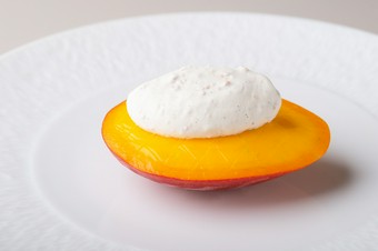 シンプルに果物のおいしさを楽しむ『宮崎県産マンゴー　ショートブレッド　クレームシャンティ』