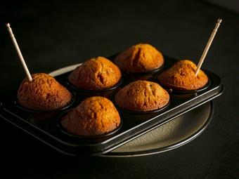 オーブンから漂う、焼き上がりの香りに誘われます。『焼き立てフィナンシェ』