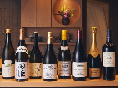 シャンパーニュ、ワイン、日本酒など選りすぐりのお酒が揃う