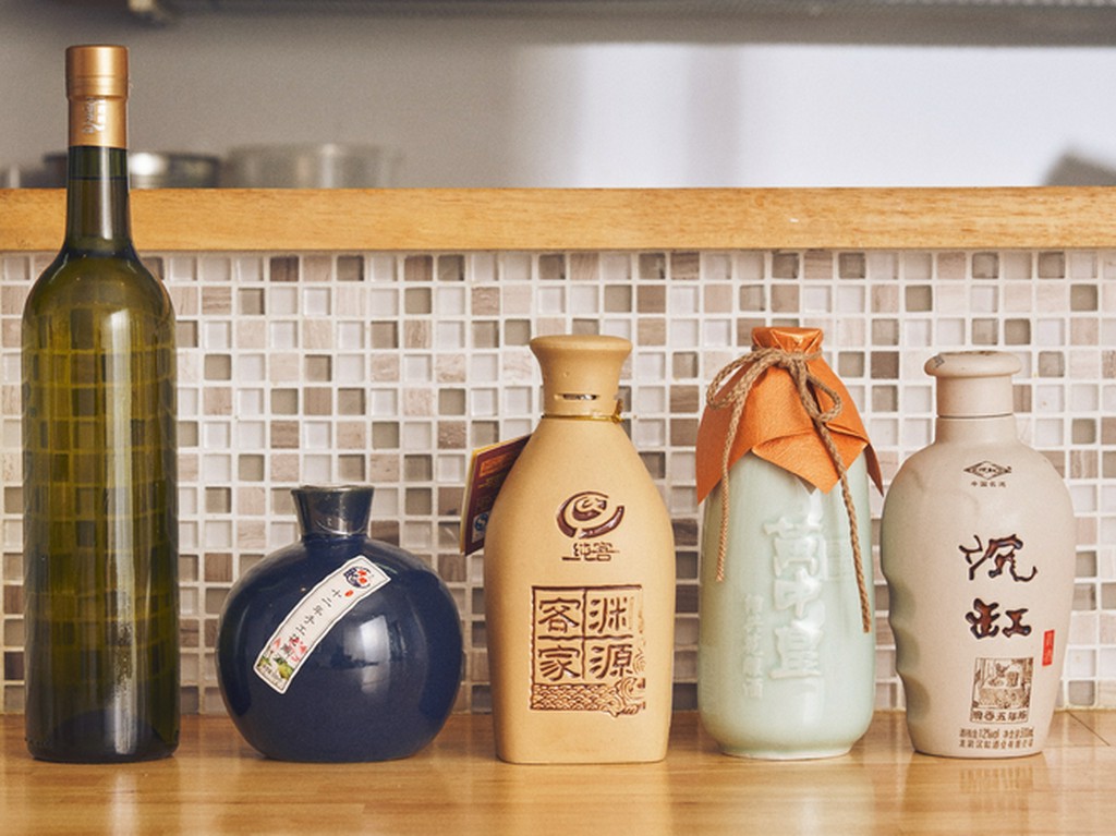 こだわりの紹興酒が並びます