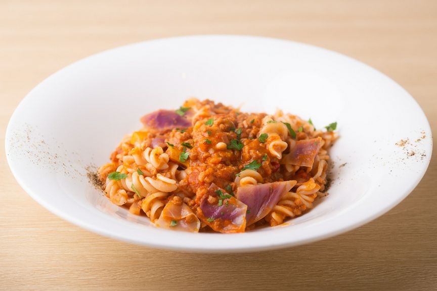 オリジナルパスタでグルテンフリーを実現。『大豆ミートのヴィーガンパスタ』