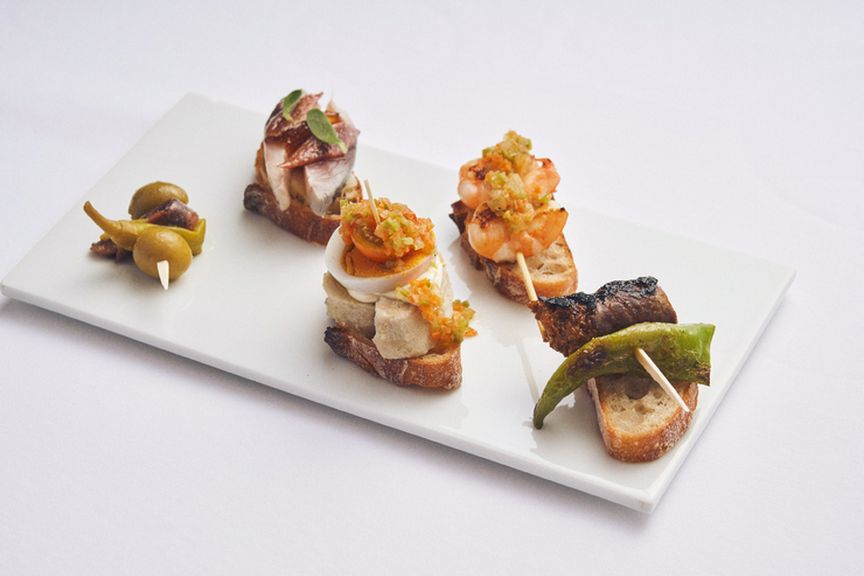 あれこれと摘むのが楽しいフィンガーフード『ピンチョス4種』