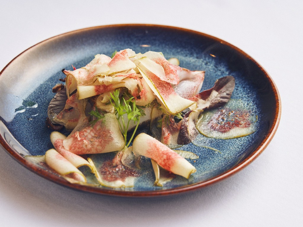 イカ×いちじくという組み合わせの妙が楽しい『イカのロースト いちじく添え』