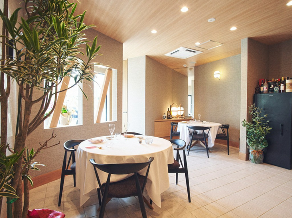 陽の光が差し込む、明るくオシャレな店内