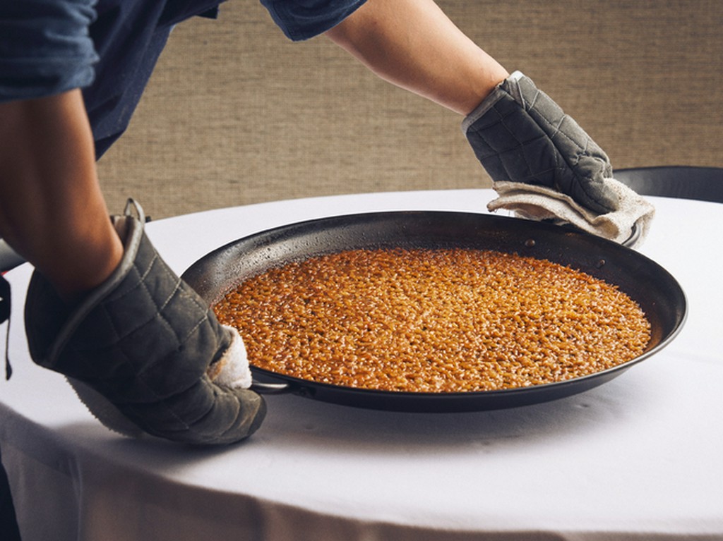 スペイン名物のパエリアは、具無しの珍しいメニュー